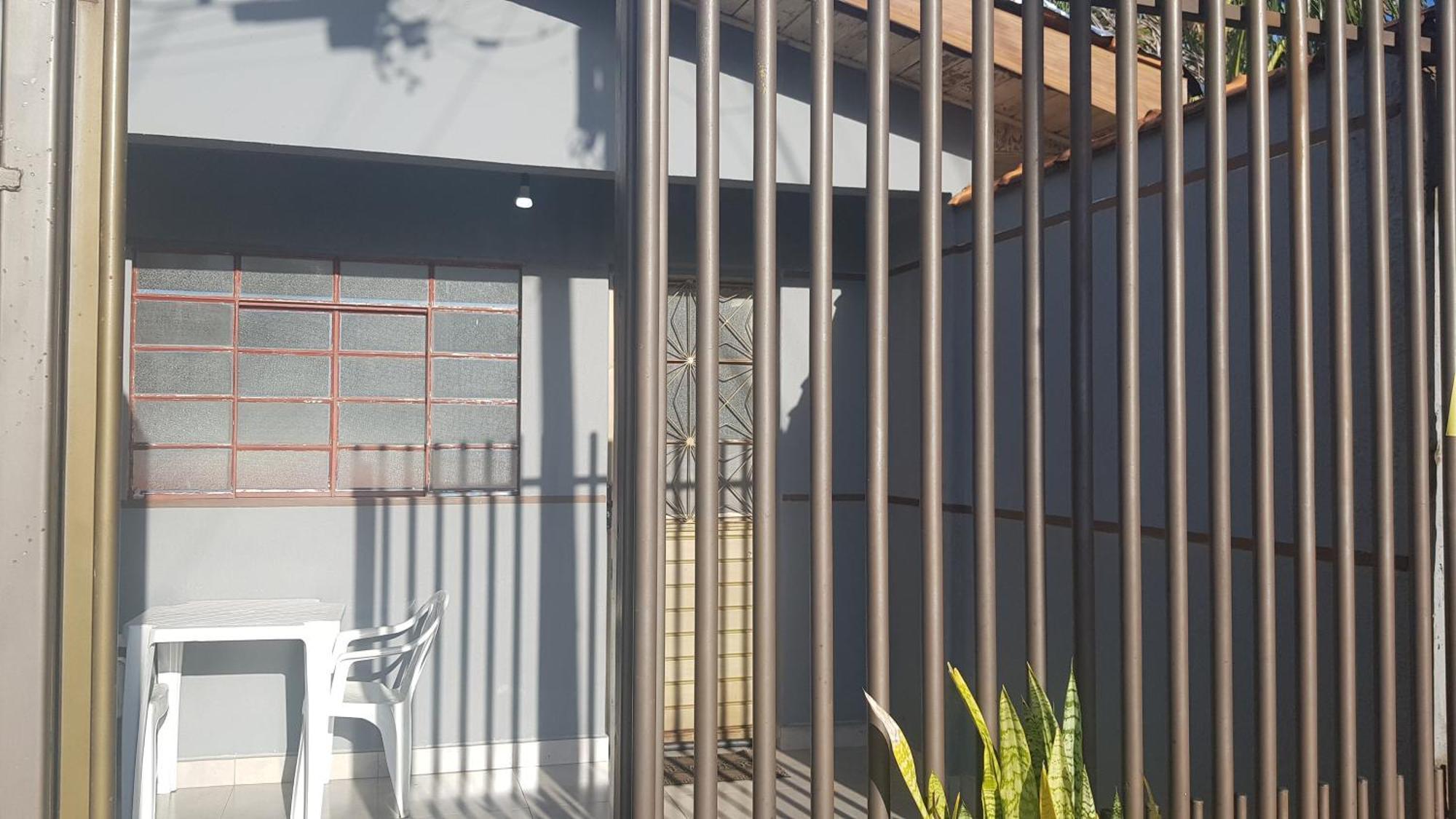 Casa No Centro De Foz! Ar-Condicionado, Smart Tv, Wi-Fi, Cozinha, Ventilador E 4 Camas Daire Foz do Iguaçu Dış mekan fotoğraf