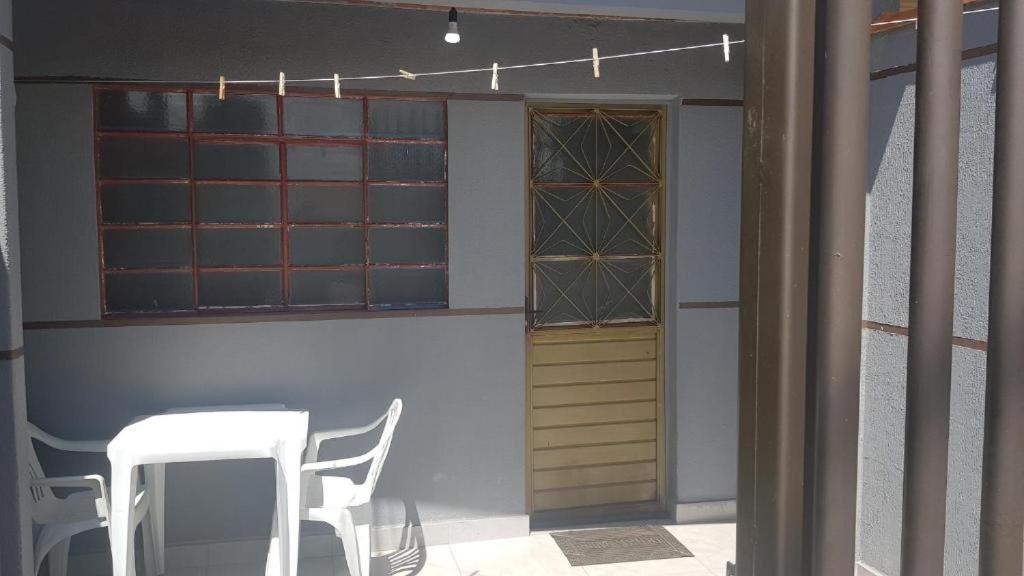 Casa No Centro De Foz! Ar-Condicionado, Smart Tv, Wi-Fi, Cozinha, Ventilador E 4 Camas Daire Foz do Iguaçu Dış mekan fotoğraf