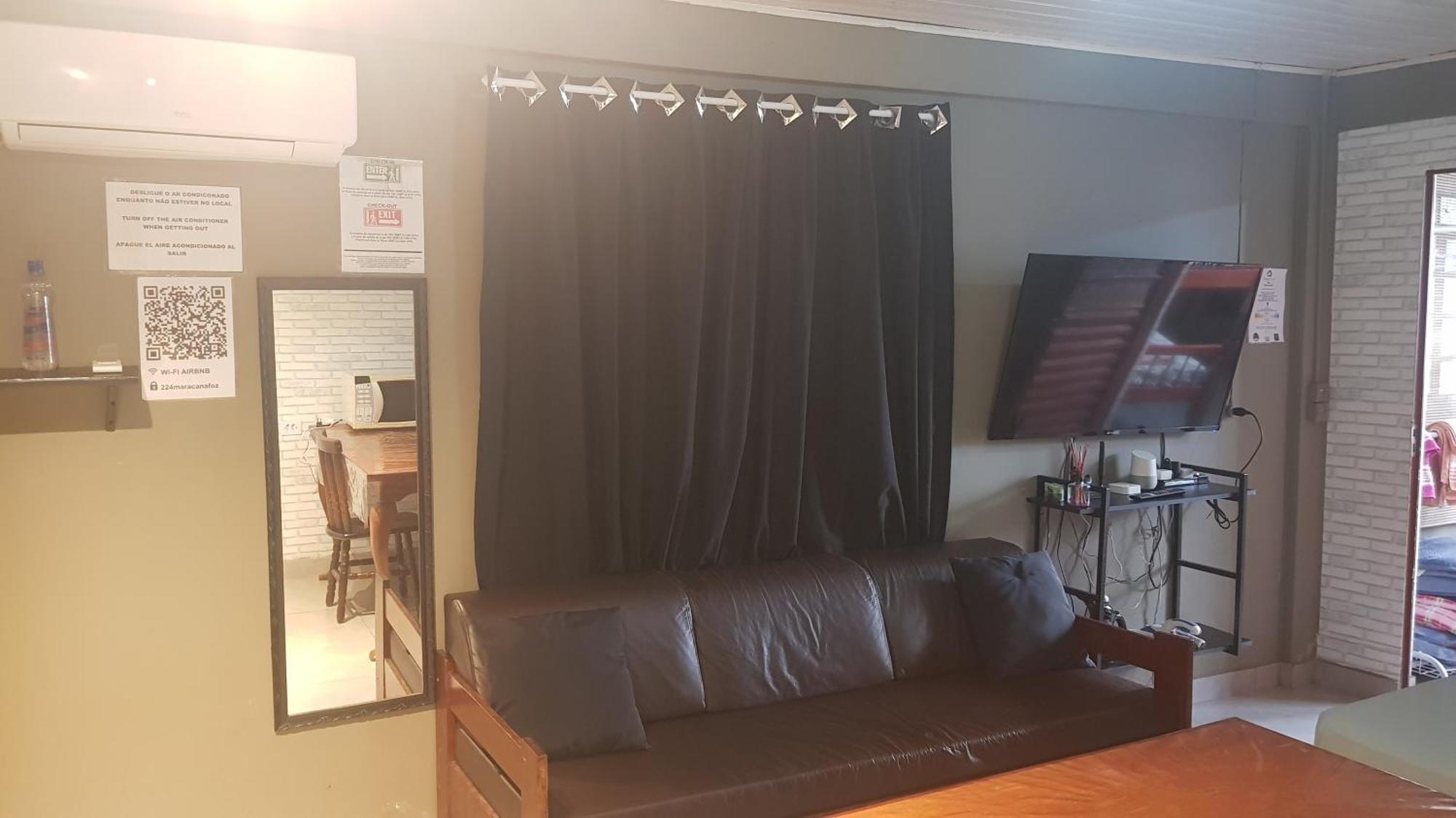 Casa No Centro De Foz! Ar-Condicionado, Smart Tv, Wi-Fi, Cozinha, Ventilador E 4 Camas Daire Foz do Iguaçu Dış mekan fotoğraf